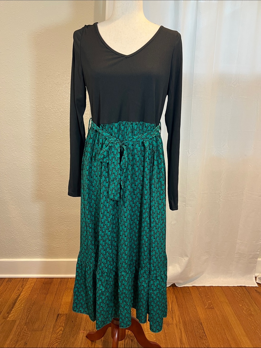 S•Deer Long Sleeve V-Neck Black & Green Patterned Maxi Dress Size XXL NWT